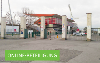 Eingang des Friedrich-Ludwig-Jahn-Sportparks mit dem Großen Stadion im Hintergrund